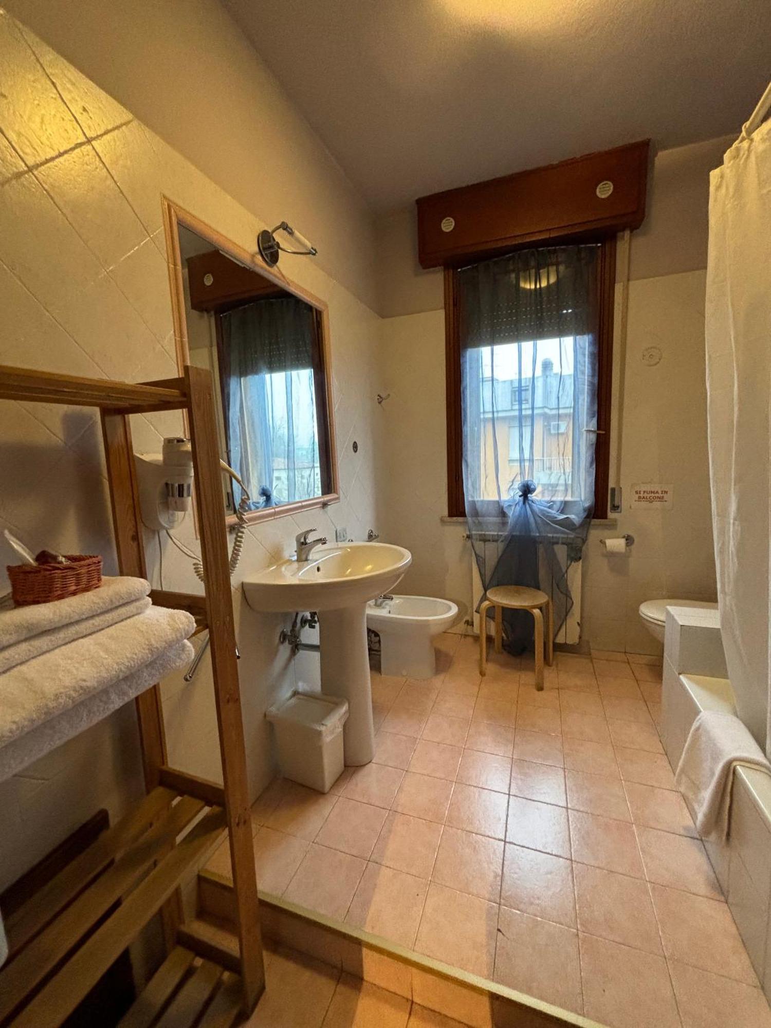 Viamilano25 Bed & Breakfast Мирандола Екстериор снимка